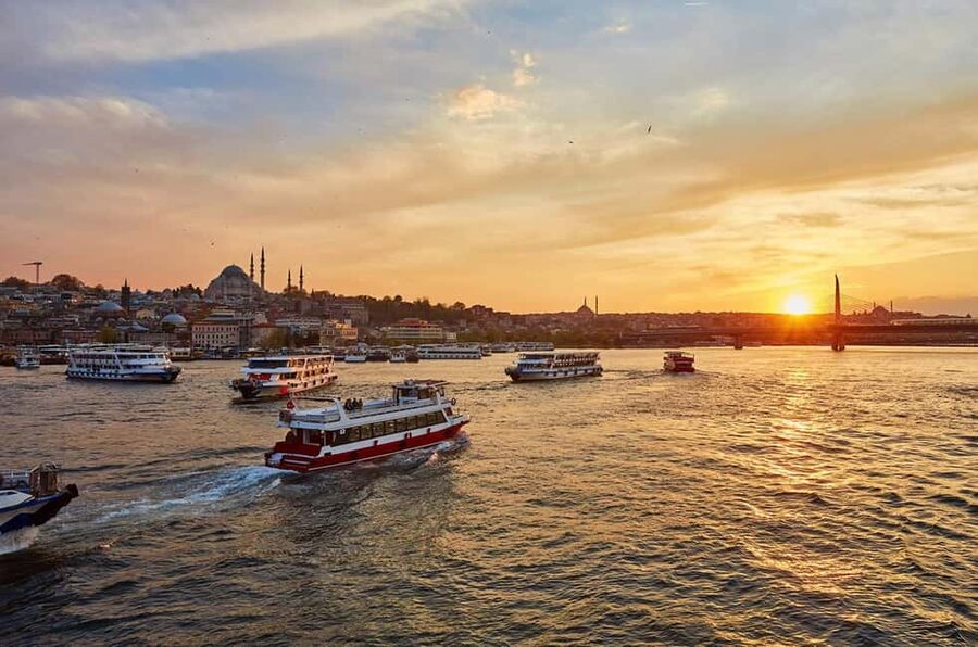 Istanbul: Sunset Bosphorus Yacht Cruise with A break on Asia - Palaces, mosques, and bridges along the European shore