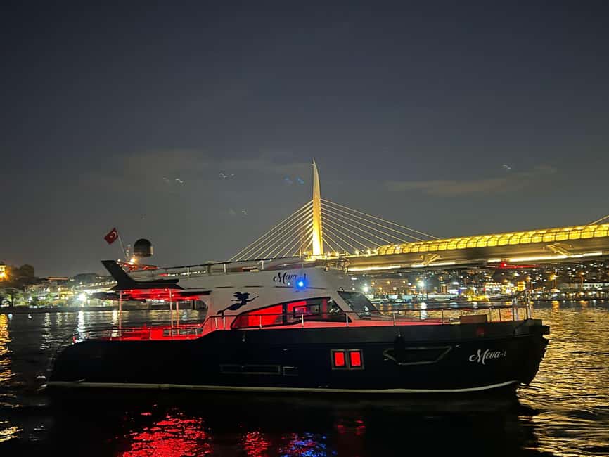 Istanbul: Sunset Bosphorus Yacht Cruise with A break on Asia - The 15-minute stop at Üsküdar