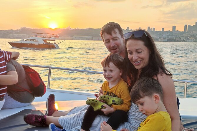 Istanbul Sunset Cruise on Luxury Yacht - Guided Group Cruise - From Kabataş to Dolmabahçe Palace