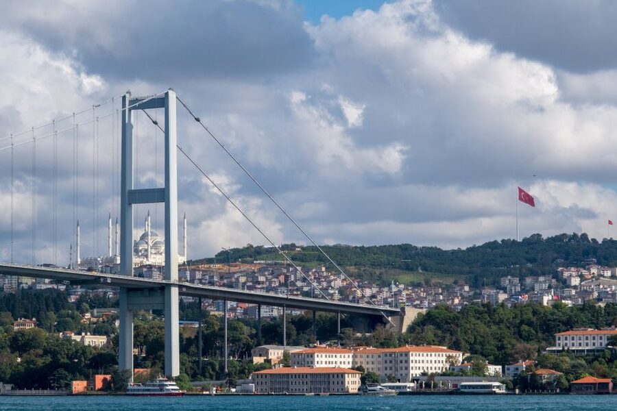 Istanbul: Sunset or Day Small-Group Yacht Cruise with Snacks - Who should book this yacht cruise