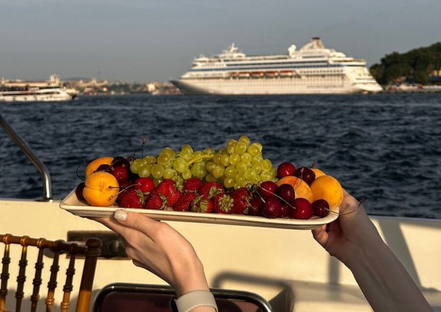 Istanbul: Sunset or Day Small-Group Yacht Cruise with Snacks - The Maiden’s Tower and the return through the Golden Horn