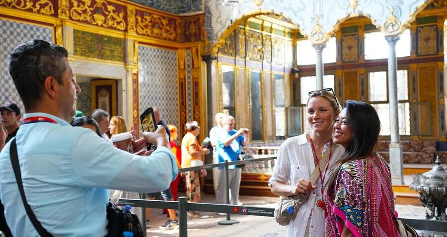 Istanbul: Topkapi and Harem Tour with Skip-the-Line Ticket - Four courtyards and the palace layout