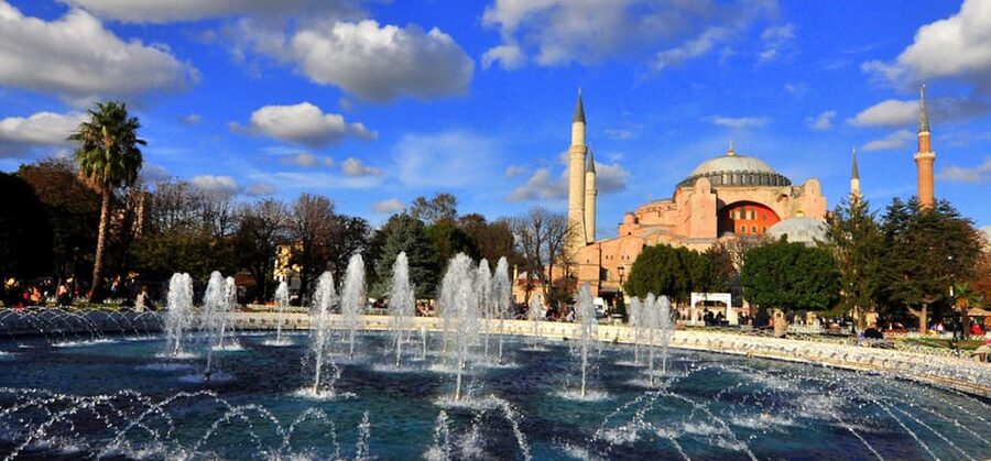 Istanbul: Topkapi, Hagia Sophia and Basilica Cistern Tour - Going below ground at the Basilica Cistern