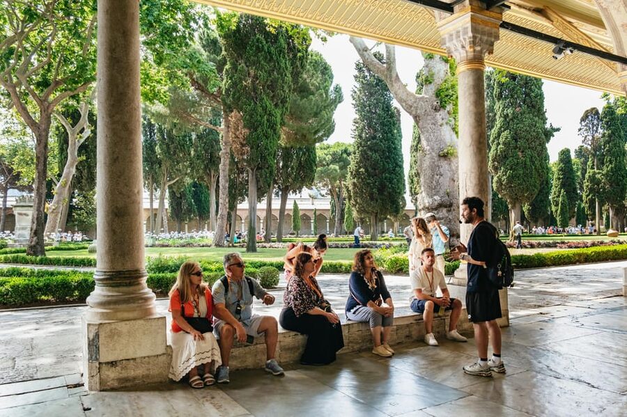 Istanbul: Topkapi Palace and Harem Guided Tour with Ticket - What three hours really covers
