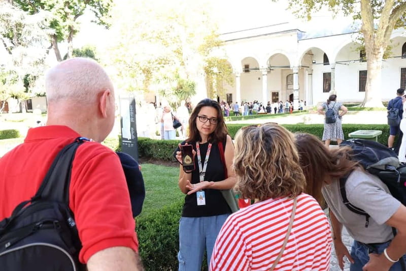 Istanbul: Topkapi Palace and Harem Museum Tour with Ticket - Meeting at the Fountain of Sultan Ahmed III