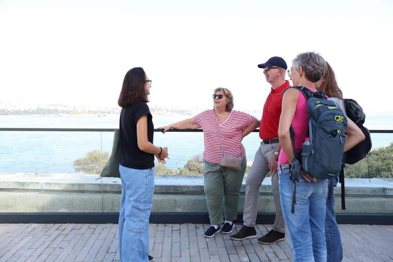 Istanbul: Topkapi Palace and Harem Museum Tour with Ticket - Through Topkapi Palace’s courtyards and gardens