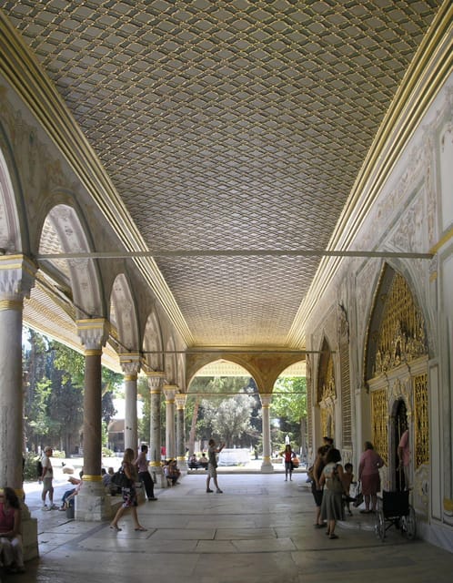 Istanbul: Topkapi Palace and Harem Ticket with Audio Guide - The courtyards and the Ottoman court