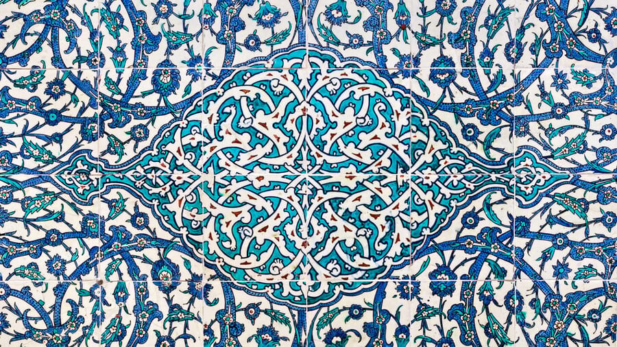 Istanbul: Topkapi Palace Guided Tour w/ Skip-the-Ticket-Line - Passing through the palace courtyards