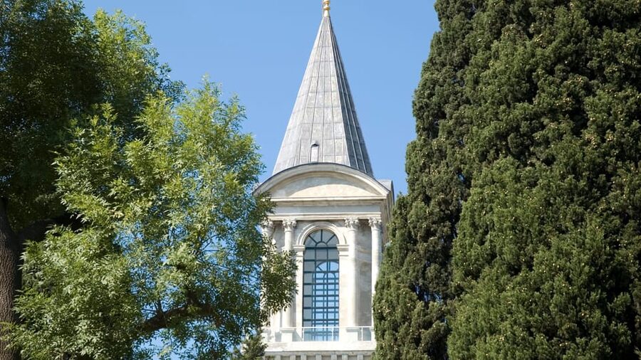 Istanbul: Topkapi Palace Guided Tour w/ Skip-the-Ticket-Line - Sacred Islamic relics and palace treasures