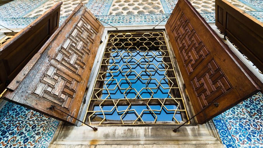 Istanbul: Topkapi Palace Guided Tour w/ Skip-the-Ticket-Line - Who will get the most from this tour