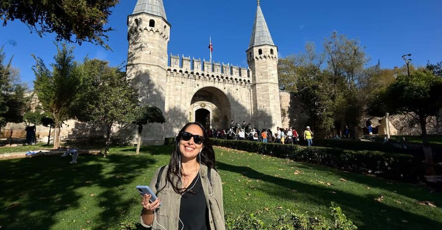 Istanbul: Topkapi Palace & Harem Museum Ticket & Audio Guide - Meeting the host at Chimney Bistro