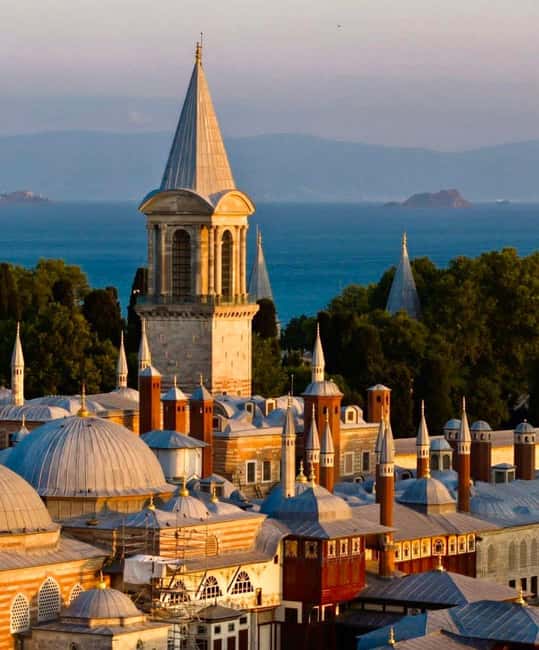 Istanbul: Topkapi Palace & Harem Tour Skip-the-Line Ticket - The treasury, weapons, porcelain, and holy relics