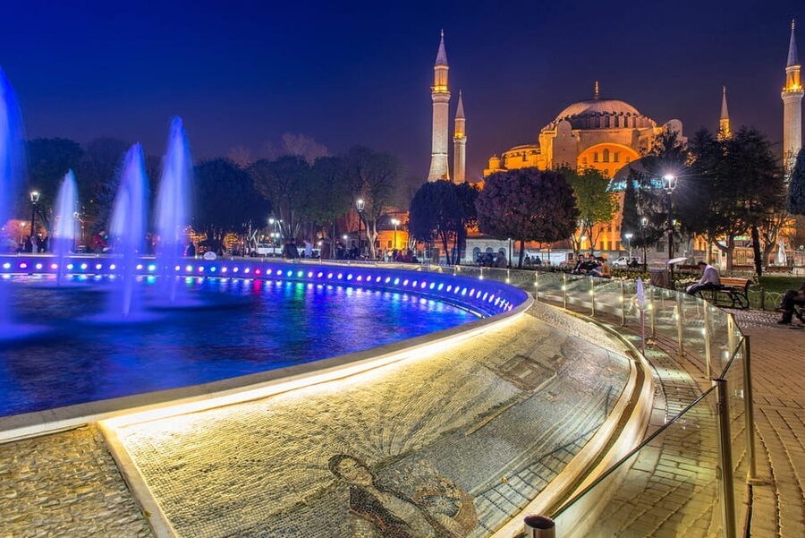 Istanbul: Tour of Hagia Sophia and Blue Mosque By Night - Who will get the most from this tour?