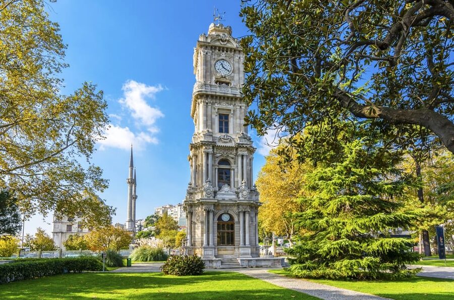Istanbul: TouristPass Skip-the-Line Entry to 100+Attractions - Audio guides versus live guides