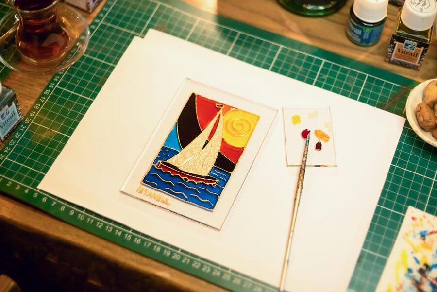 Istanbul: Traditional Stained Glass Painting Workshop - Why this works for families and solo visitors