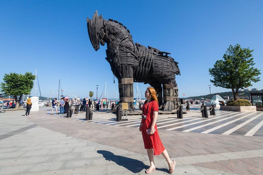 Istanbul: Troy Guided Bus Tour with Ferry Tickets & Lunch - Key points to know before booking