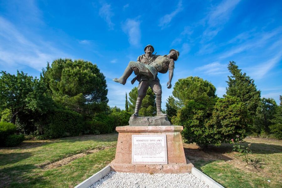 Istanbul: Troy Guided Bus Tour with Ferry Tickets & Lunch - Why the guide can make or break the visit