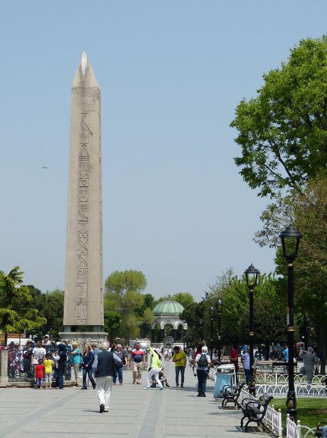 Istanbul Walking Tour: Discovering Old Town - Hagia Sophia in about 75 minutes