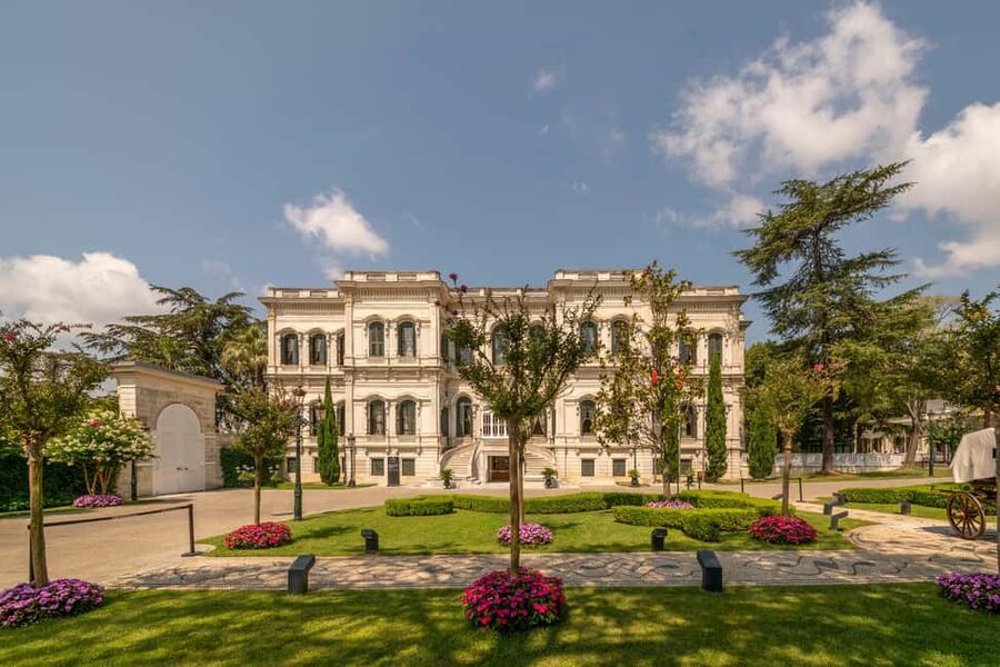 Istanbul: Yildiz Palace & Museum Skip the Ticket Line Entry - Entering through Valide Gate in Beşiktaş
