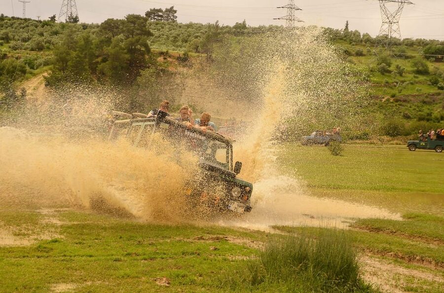 Jeep Safari-Lunch-Boat-Canyon-Waterfall-Foam,Water Party - How the guides shape the day