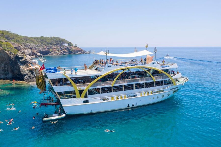 Kemer: Full-Day Boat Trip with Lunch and DJ - The return to Kemer is the quietest part