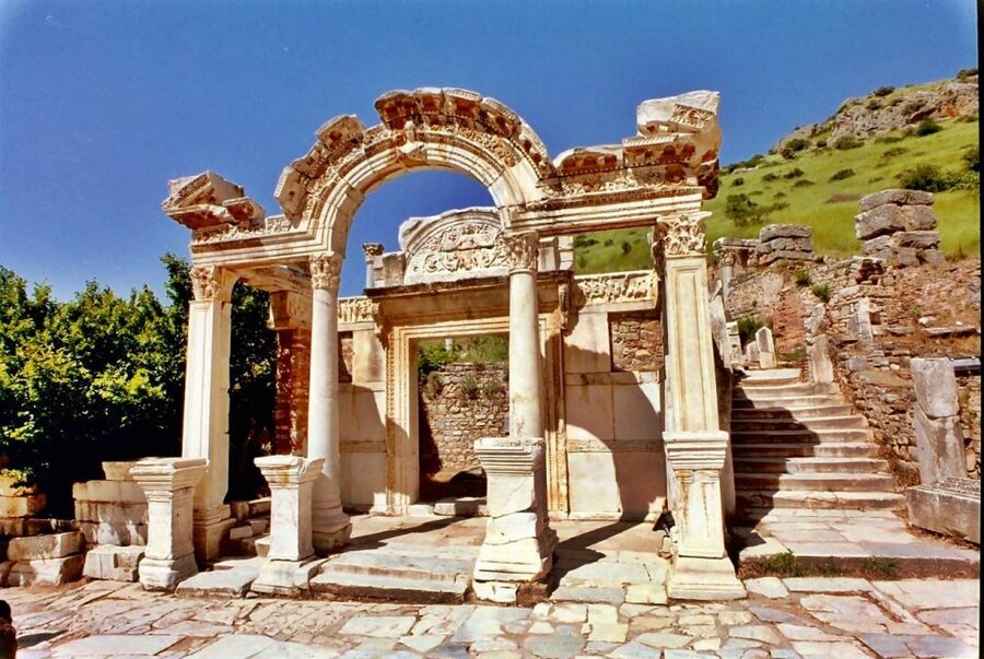 Kusadasi: Ephesus Small Group Tour - Lunch and the Selcuk break