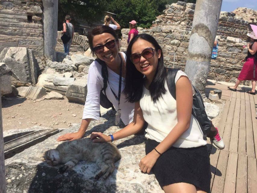 Kusadasi: Guided Pamukkale Tour - Lunch is convenient, but do not expect a highlight