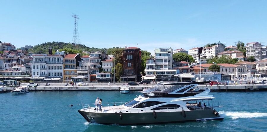 Luxury Private Yacht Rental - The private format and who gets the most from it