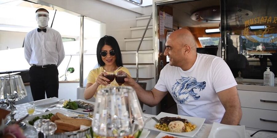 Luxury Private Yacht Rental - The yacht condition matters more than the snacks