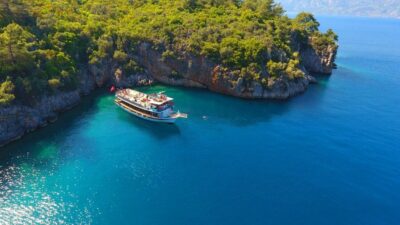 Boat Trip with Unlimited Drinks and BBQ Lunch