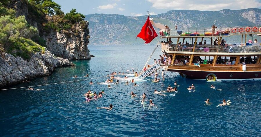 Marmaris: Cleopatra Island Boat Trip with Lunch and Transfer - Lunch on board and what is included