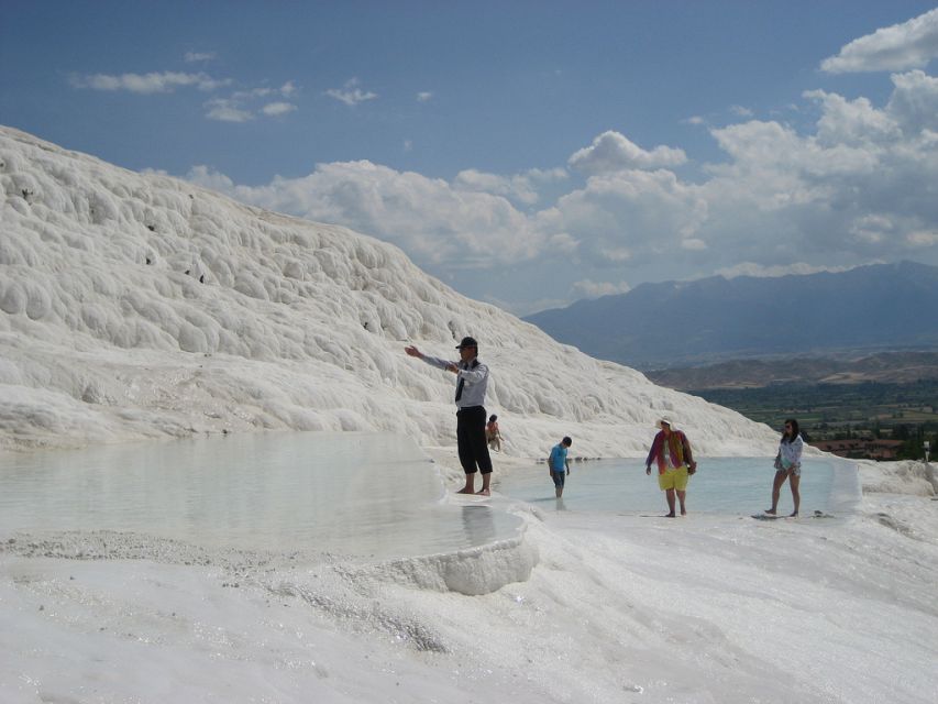 Marmaris: Pamukkale, Hot Spring, Travertines Tour with Lunch - What the road from Marmaris feels like