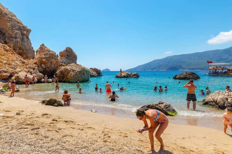 Oludeniz: Butterfly Valley, St. Nicholas Island incl. Lunch - Lunch back on the boat
