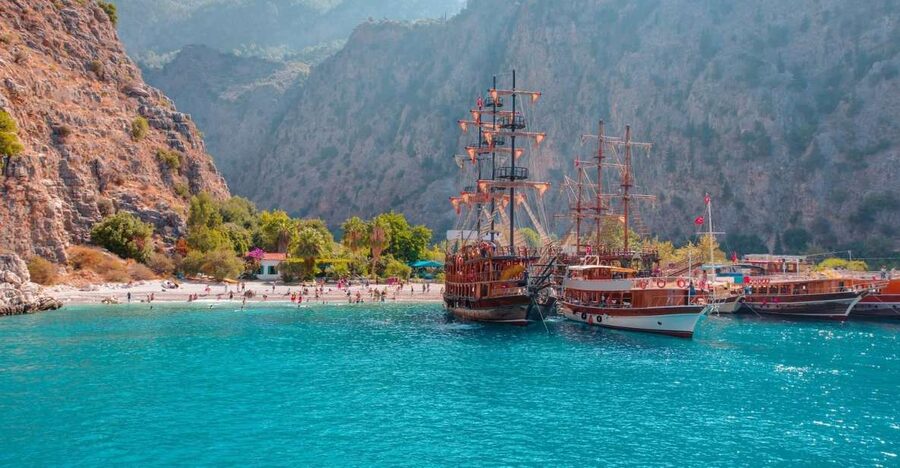 Oludeniz: Butterfly Valley, St. Nicholas Island incl. Lunch - What the boat atmosphere is really like