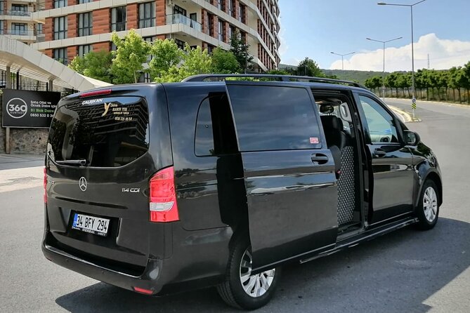 Private Istanbul Airport (IST) Transfer To/From City Center - Finding R99 Outside Gate 13