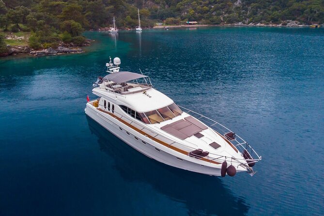 Private Luxury Yacht Cruise on Bosphorus - Bebek and the northbound stretch