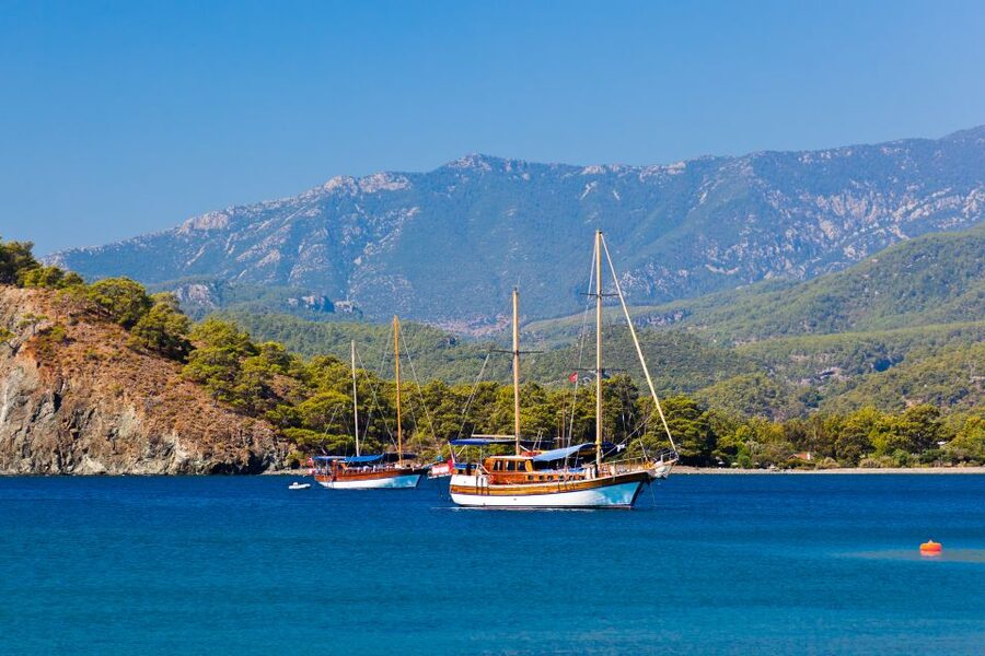Relaxing Boat Trip with Lunch and Drinks - Swimming at Paradise Bay and Cleopatra Bay