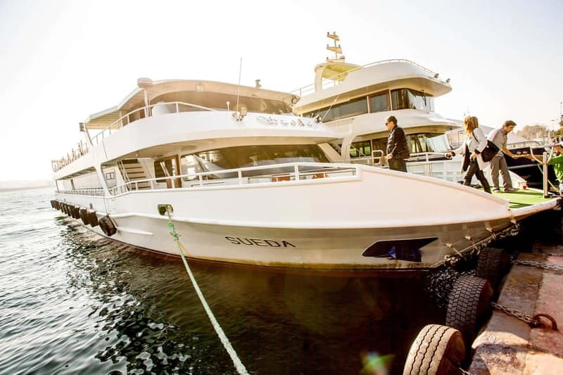 Sailing Through Culture Bosphorus and Spice Bazaar Tour - A possible leather showroom visit