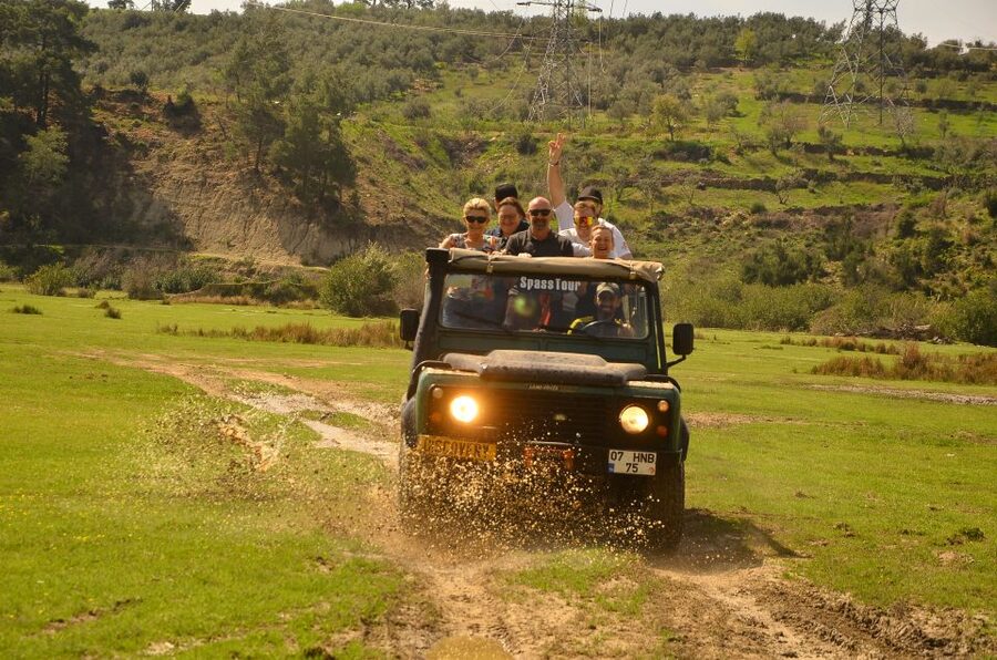 Side: Green Canyon and Waterfall Jeep Safari with Lunch - Why the drivers matter so much