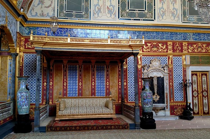 Small-Group Topkapi Palace and Harem Tour with Tickets - Bosphorus and Golden Horn views