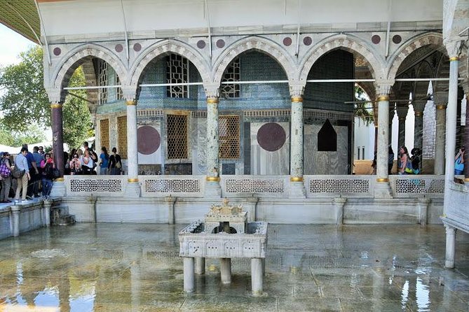 Small-Group Topkapi Palace and Harem Tour with Tickets - Meeting in Sultanahmet Square