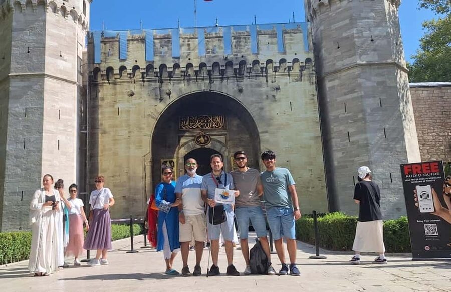 Topkapi Palace & Harem, Skip-the-Line Entry with SMALL GROUP - Meeting at the Orient Spice Market